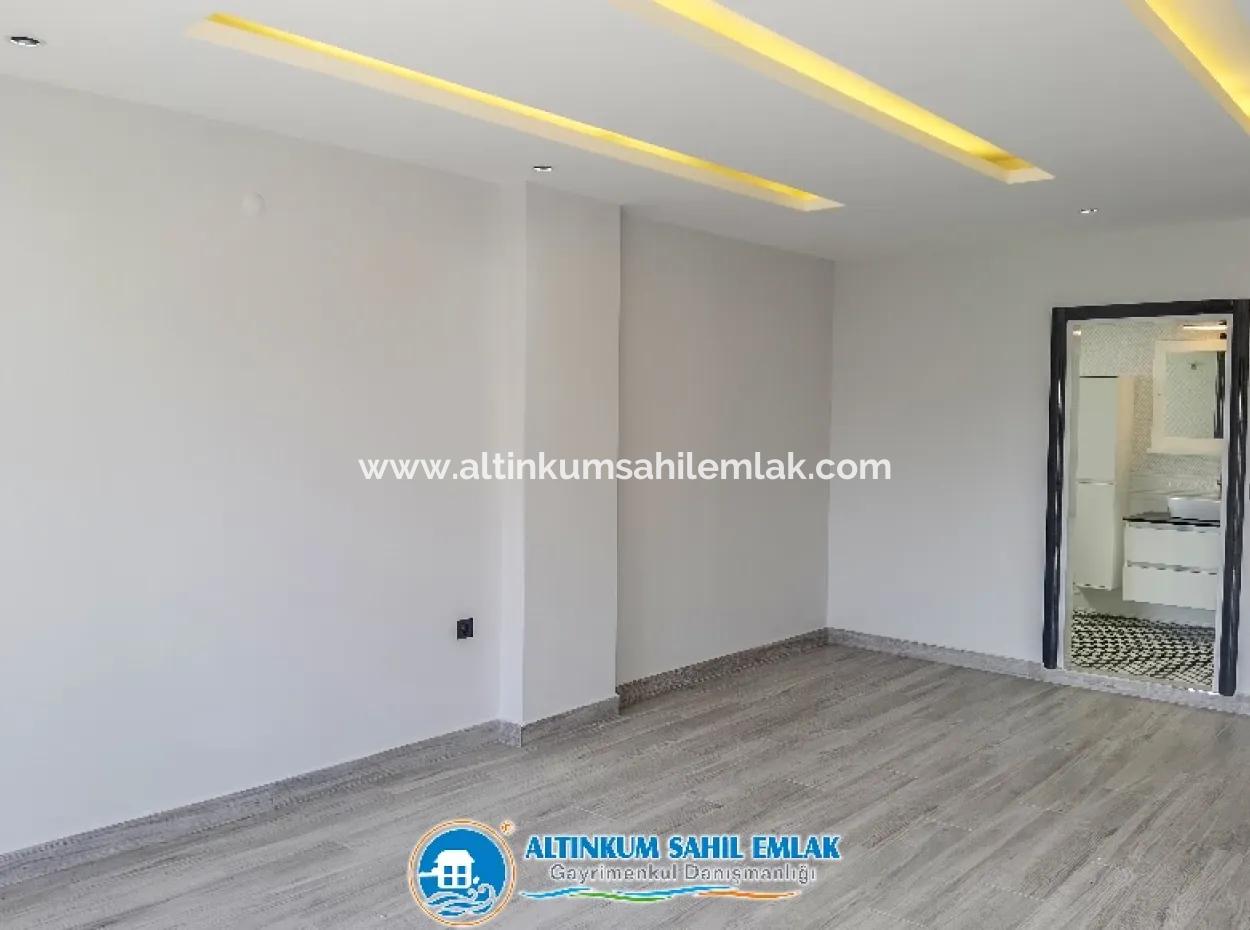 Villa Zum Verkauf In Altinkum, Didim, Mit Großem Gartenbereich Und Meerblick