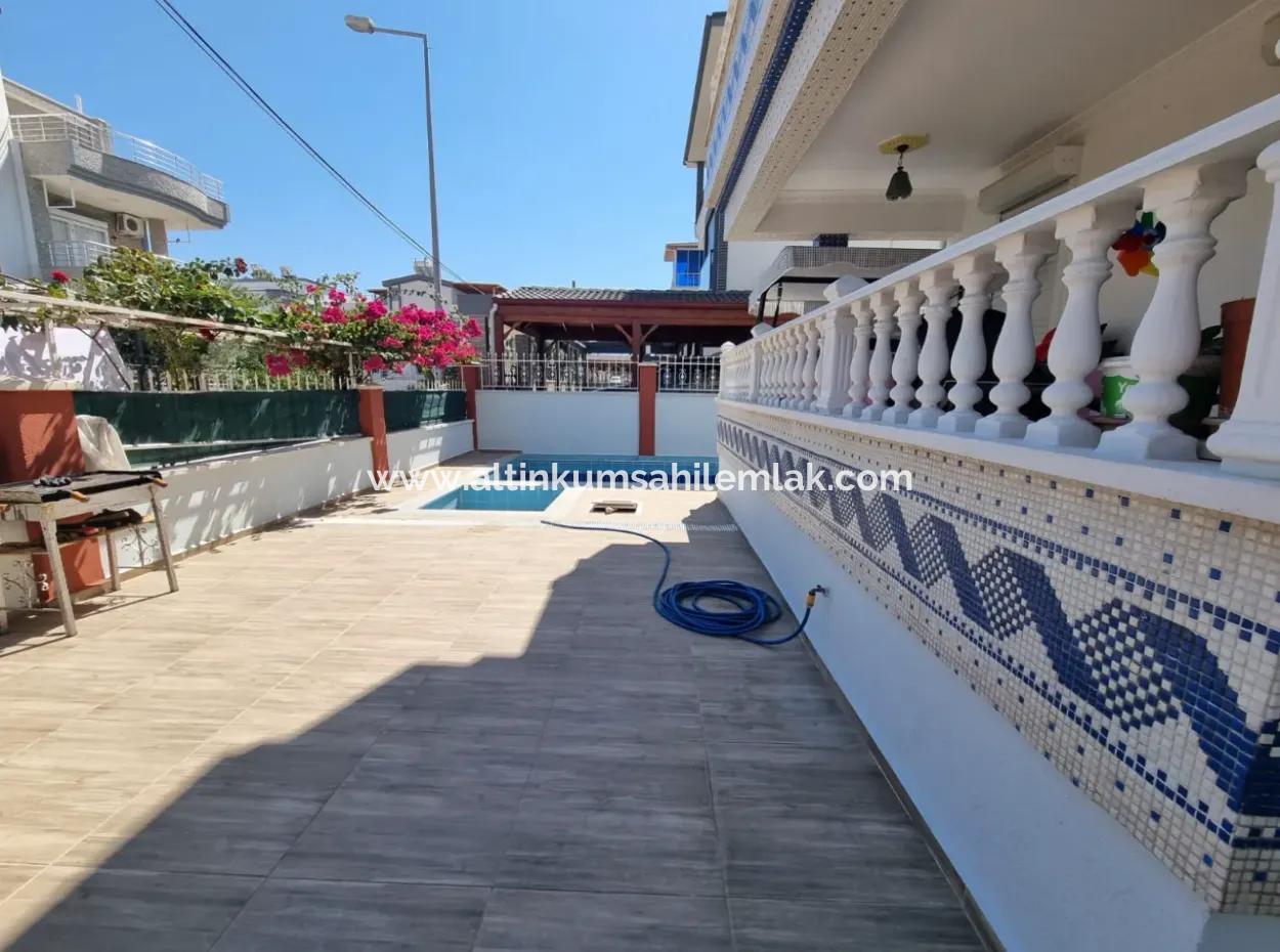 5 1 Freistehende Villa Mit Pool Zum Verkauf In Altinkum Çamlık Nachbarschaft