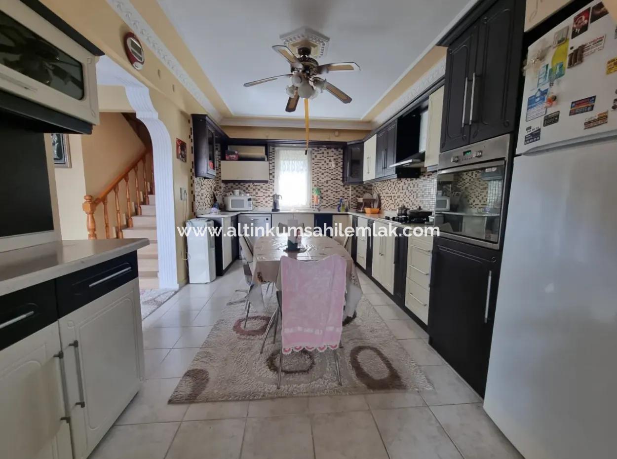 5 1 Freistehende Villa Mit Pool Zum Verkauf In Altinkum Çamlık Nachbarschaft