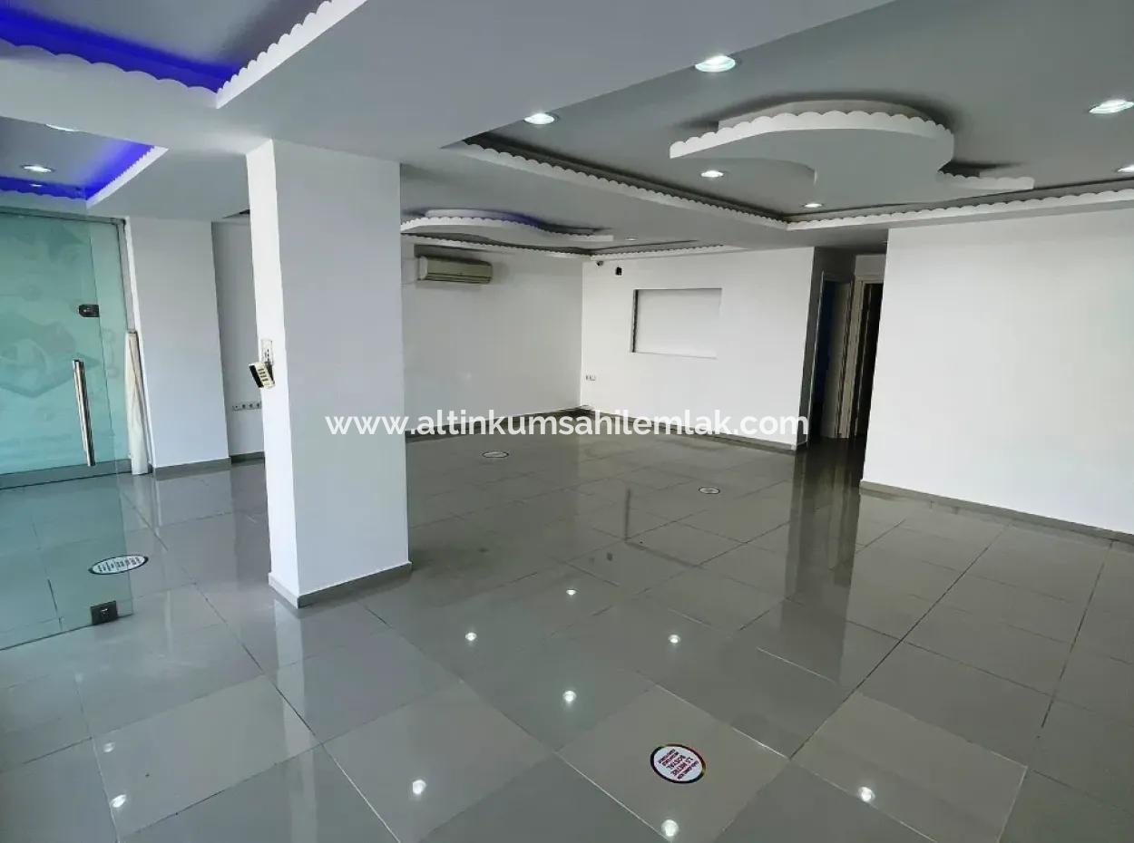 Renoviertes Geschäft Zum Verkauf Neben Dem Stadtplatz Von Didim