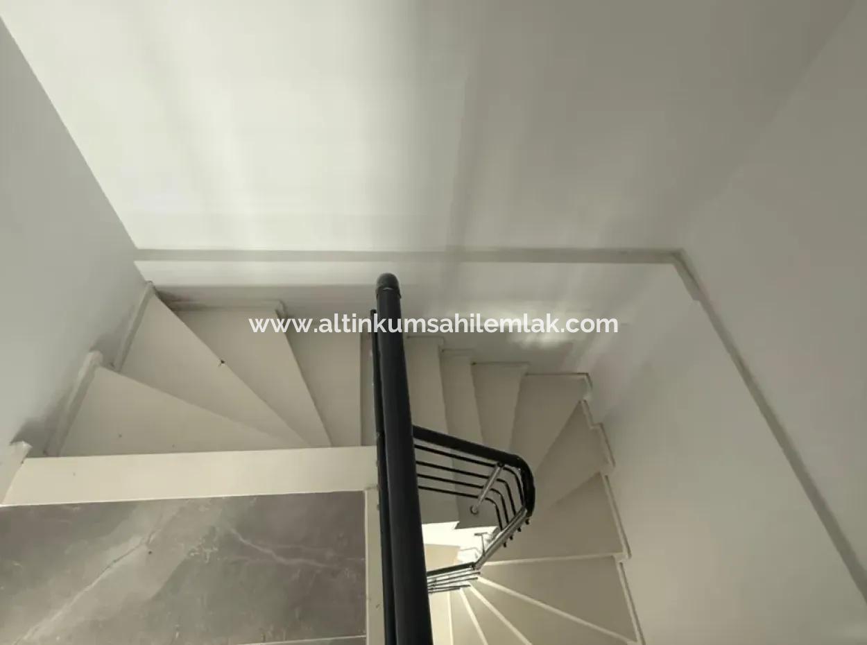 3-Zimmer-Villa Zum Verkauf In Einem Komplex Mit Pool In Mavişehir