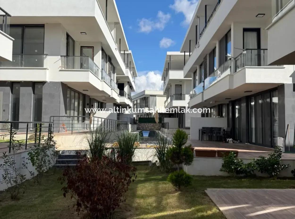3-Zimmer-Villa Zum Verkauf In Einem Komplex Mit Pool In Mavişehir