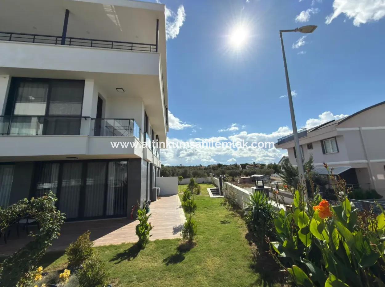 3-Zimmer-Villa Zum Verkauf In Einem Komplex Mit Pool In Mavişehir