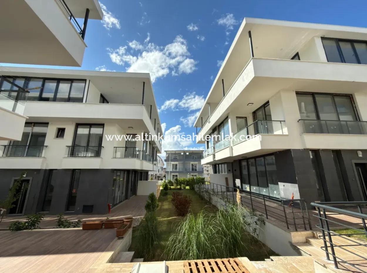 3-Zimmer-Villa Zum Verkauf In Einem Komplex Mit Pool In Mavişehir