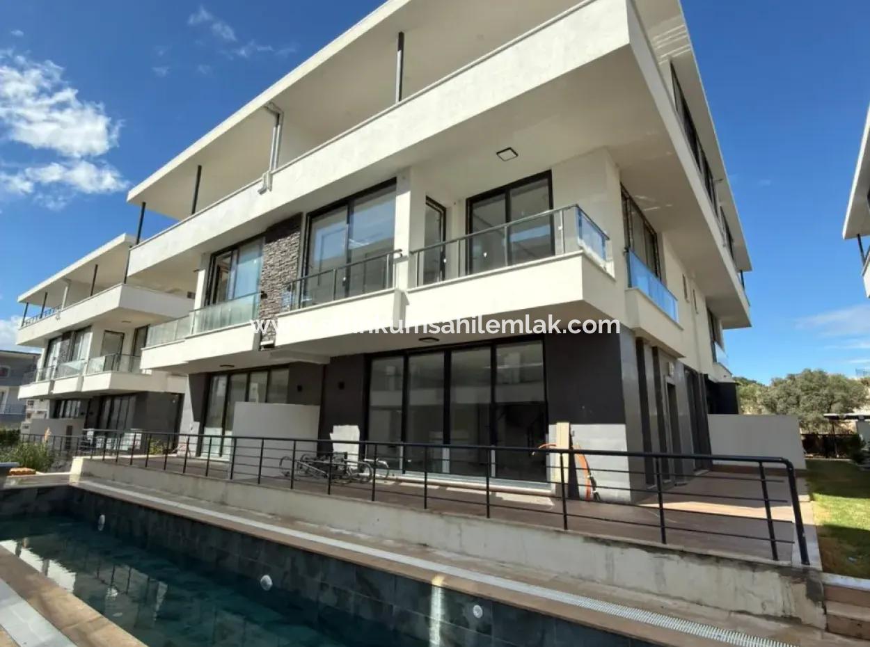 3-Zimmer-Villa Zum Verkauf In Einem Komplex Mit Pool In Mavişehir