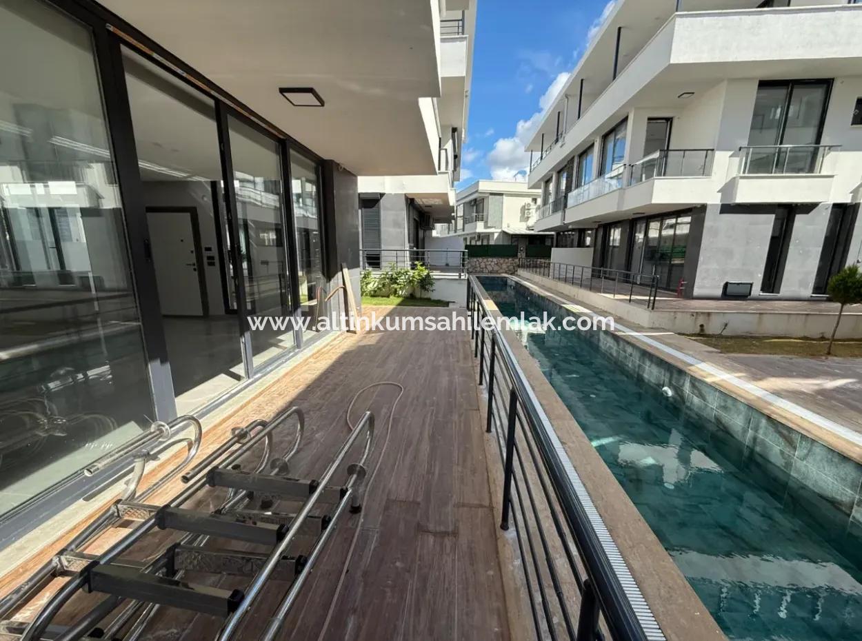 3-Zimmer-Villa Zum Verkauf In Einem Komplex Mit Pool In Mavişehir