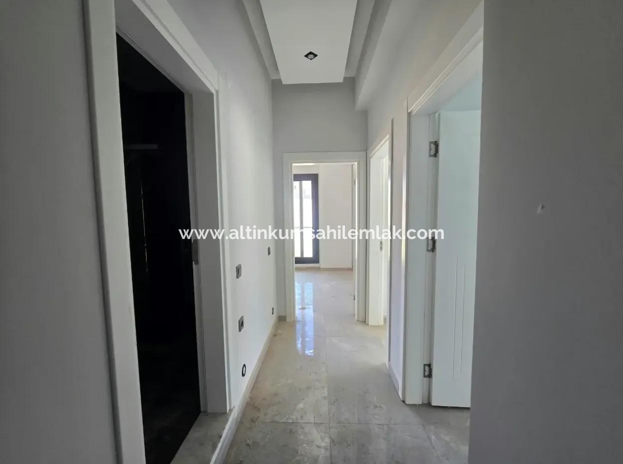2+1 Wohnung In Altınkum In Ecklage, In Einer Wohnanlage Mit Pool Und Aufzug