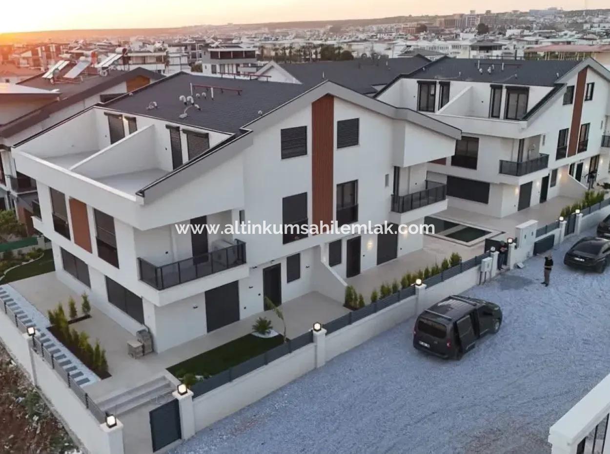 Voll Möblierte 3+1 Triplex-Villa Mit Smart-Home-System In Einer Wohnanlage Mit Pool In Didim Efeler