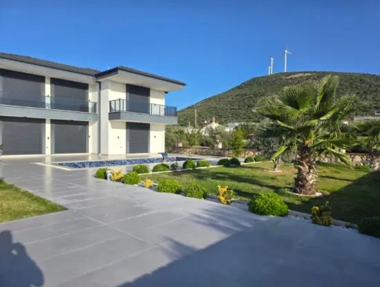 Freistehendes Haus Mit 4 Zimmern, Separater Küche Und Pool Zu Verkaufen