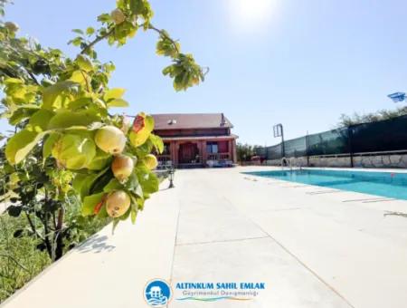 Holzvilla Zum Verkauf In Toller Lage In Didim, Altinkum Und Mit Toller Architektur