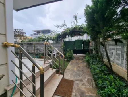 3 Zimmer Villa Zu Verkaufen  Mit Garten Zum Günstigen Preis In Didim Altinkum