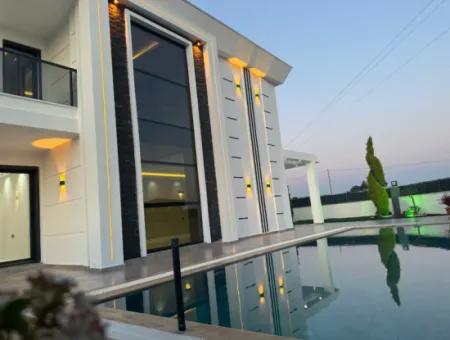 Luxuriöse 4 1 Freistehende Poolvilla Auf 400M2 Grundstück In Der Nachbarschaft Von Didim Efeler