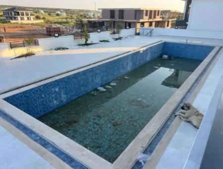 2 1 Möblierte Wohnung Am Pool Zum Verkauf Im Premium Plus Komplex Im Bezirk Didim Hisar