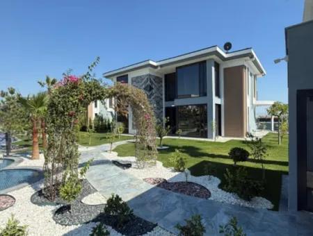 Freistehende Ultra Luxury 4 In 1 Villa Mit Meerblick In Efeler – Auf 500 M² Grundstück!
