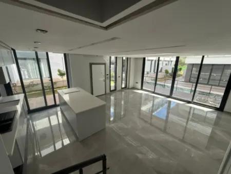 3-Zimmer-Villa Zum Verkauf In Einem Komplex Mit Pool In Mavişehir
