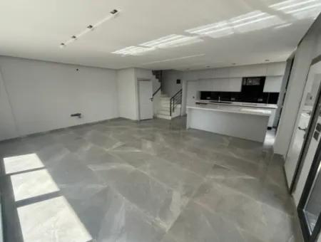 3-Zimmer-Villa Zum Verkauf In Einem Komplex Mit Pool In Mavişehir