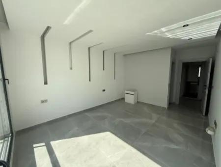 3-Zimmer-Villa Zum Verkauf In Einem Komplex Mit Pool In Mavişehir