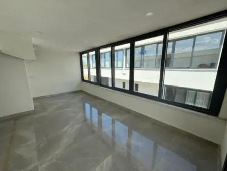 3-Zimmer-Villa Zum Verkauf In Einem Komplex Mit Pool In Mavişehir