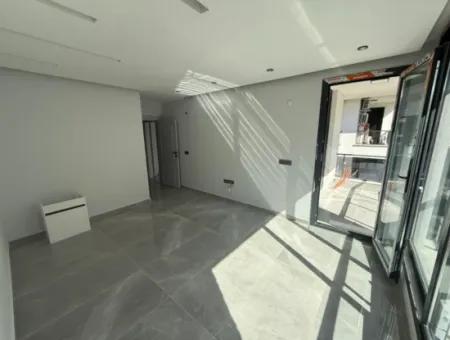 3-Zimmer-Villa Zum Verkauf In Einem Komplex Mit Pool In Mavişehir