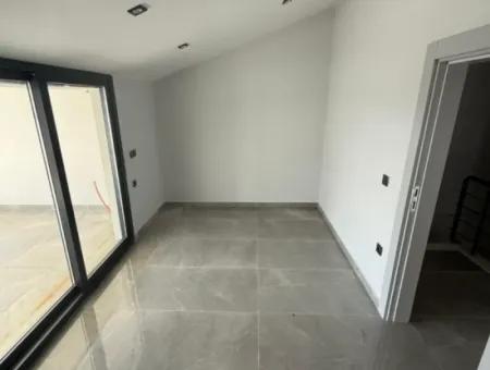 3-Zimmer-Villa Zum Verkauf In Einem Komplex Mit Pool In Mavişehir