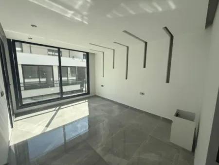 3-Zimmer-Villa Zum Verkauf In Einem Komplex Mit Pool In Mavişehir