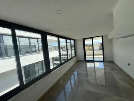 3-Zimmer-Villa Zum Verkauf In Einem Komplex Mit Pool In Mavişehir