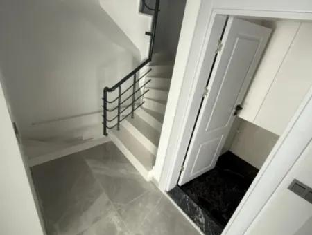 3-Zimmer-Villa Zum Verkauf In Einem Komplex Mit Pool In Mavişehir