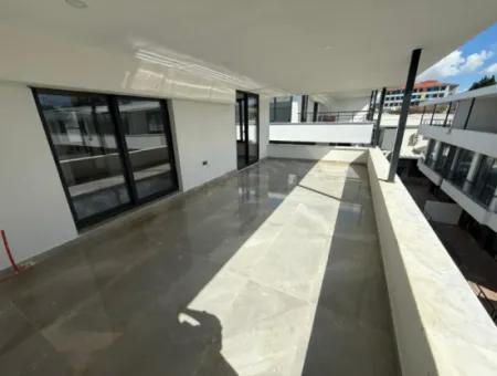 3-Zimmer-Villa Zum Verkauf In Einem Komplex Mit Pool In Mavişehir