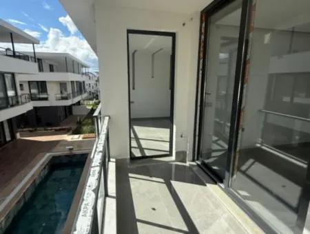 3-Zimmer-Villa Zum Verkauf In Einem Komplex Mit Pool In Mavişehir