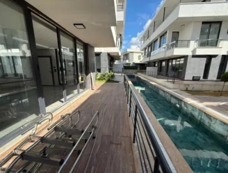3-Zimmer-Villa Zum Verkauf In Einem Komplex Mit Pool In Mavişehir