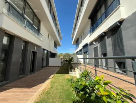 3-Zimmer-Villa Zum Verkauf In Einem Komplex Mit Pool In Mavişehir