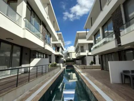 3-Zimmer-Villa Zum Verkauf In Einem Komplex Mit Pool In Mavişehir