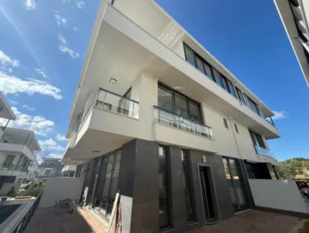 3-Zimmer-Villa Zum Verkauf In Einem Komplex Mit Pool In Mavişehir