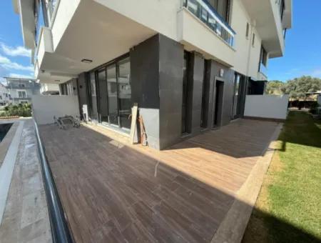 3-Zimmer-Villa Zum Verkauf In Einem Komplex Mit Pool In Mavişehir