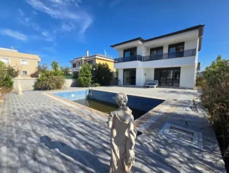 Zum Verkauf Steht Eine Freistehende Villa Mit 4 Schlafzimmern In Greenhill Didim.