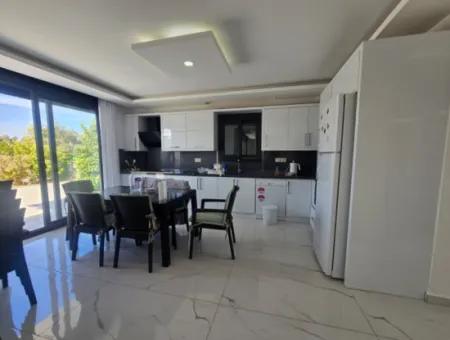 Zum Verkauf Steht Eine Freistehende Villa Mit 4 Schlafzimmern In Greenhill Didim.