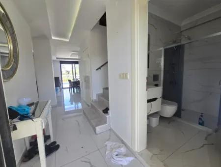 Zum Verkauf Steht Eine Freistehende Villa Mit 4 Schlafzimmern In Greenhill Didim.