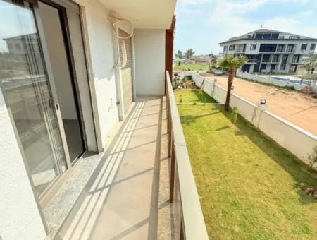 2 1 Brandneue, Geräumige Wohnung Auf Einem Poolgelände Zum Verkauf Im Didim Cumhuriyet-Viertel