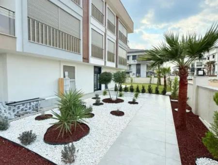 2 1 Brandneue, Geräumige Wohnung Auf Einem Poolgelände Zum Verkauf Im Didim Cumhuriyet-Viertel