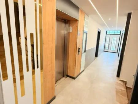 2 1 Brandneue, Geräumige Wohnung Auf Einem Poolgelände Zum Verkauf Im Didim Cumhuriyet-Viertel