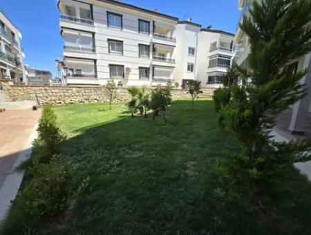 Neubauwohnung Mit Vorderansicht, Aufzug Und Pool In Der Saygınlar Wohnanlage