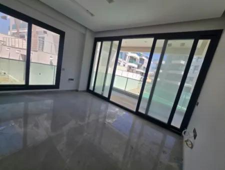 2+1 Wohnung In Altınkum In Ecklage, In Einer Wohnanlage Mit Pool Und Aufzug