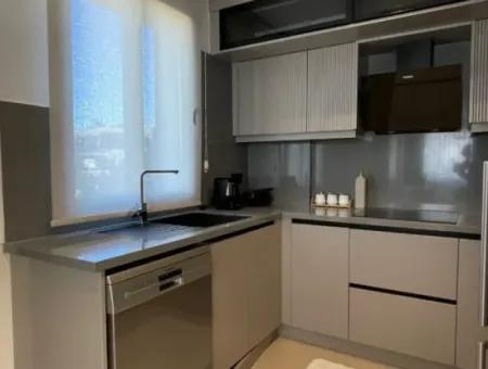 Voll Möblierte 3+1 Triplex-Villa Mit Smart-Home-System In Einer Wohnanlage Mit Pool In Didim Efeler