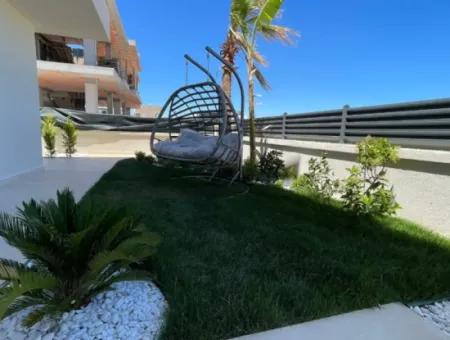 Voll Möblierte 3+1 Triplex-Villa Mit Smart-Home-System In Einer Wohnanlage Mit Pool In Didim Efeler
