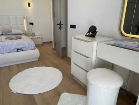 Voll Möblierte 3+1 Triplex-Villa Mit Smart-Home-System In Einer Wohnanlage Mit Pool In Didim Efeler