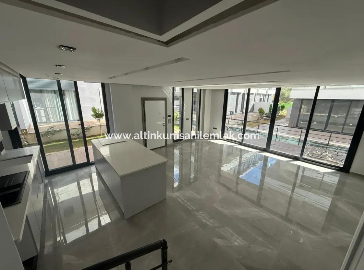 For Sale 3 Bedroom Villa İn A Complex With Swimmingpool In Mavişehir