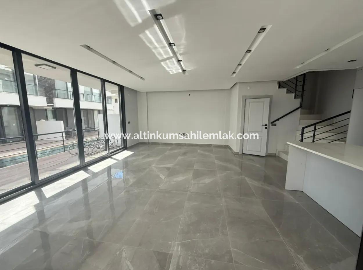 For Sale 3 Bedroom Villa İn A Complex With Swimmingpool In Mavişehir