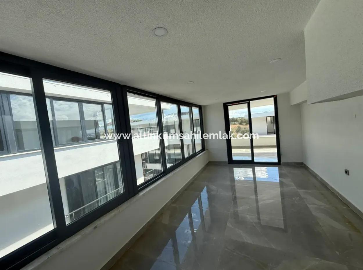 For Sale 3 Bedroom Villa İn A Complex With Swimmingpool In Mavişehir