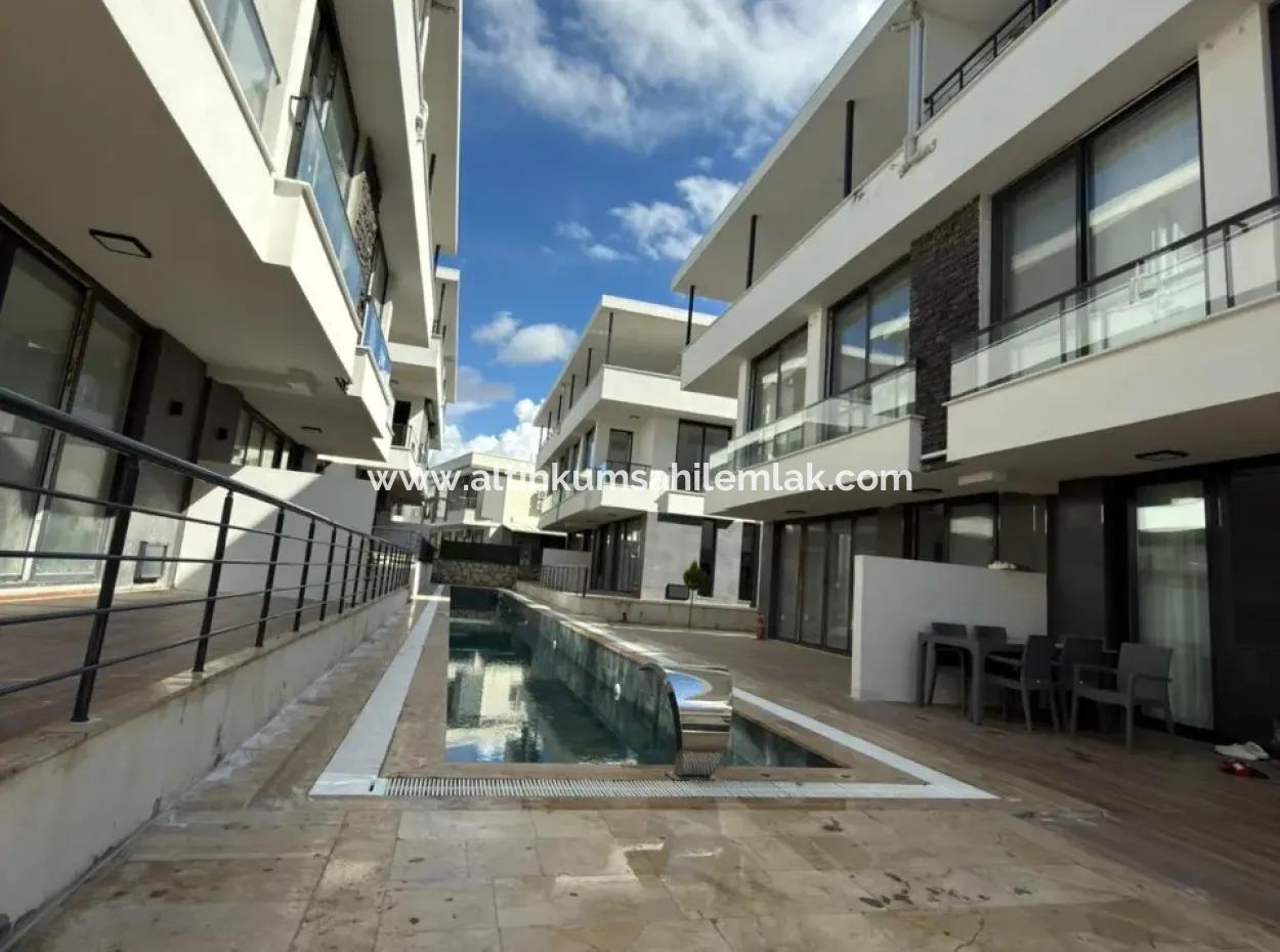 For Sale 3 Bedroom Villa İn A Complex With Swimmingpool In Mavişehir