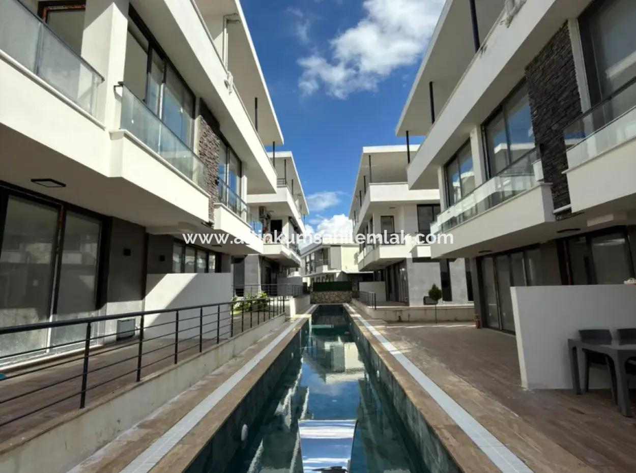 For Sale 3 Bedroom Villa İn A Complex With Swimmingpool In Mavişehir